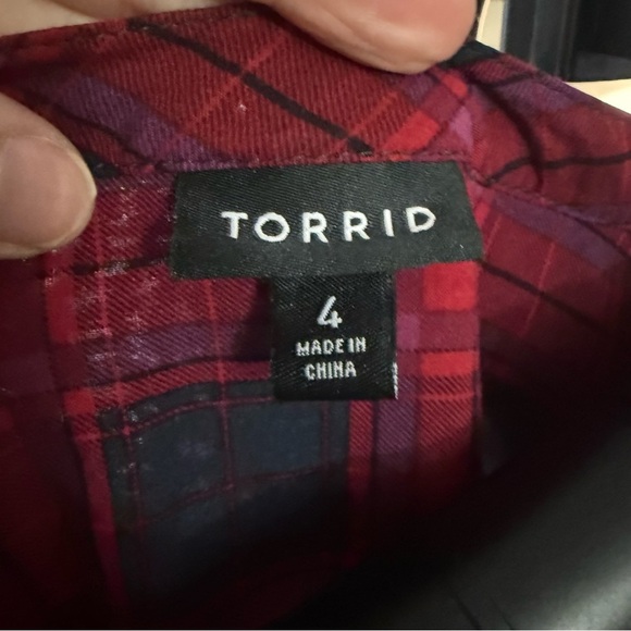 Torrid Red Plaid Short Sleeve Button Down Red Black Size 4/4X - Picture 3 of 6